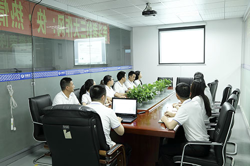 小型全自動點(diǎn)膠機(jī)廠家