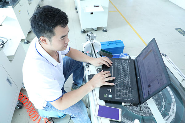 全自動(dòng)智能點(diǎn)膠機(jī)裝配