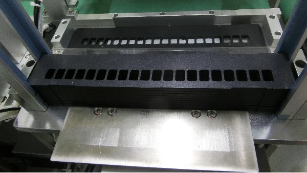 全自動點(diǎn)膠機(jī)