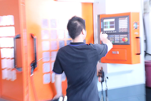 深圳四軸點(diǎn)膠機(jī)價(jià)格