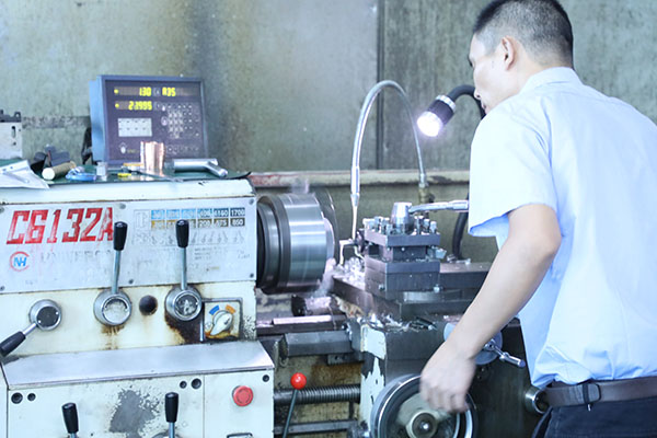 深圳自動(dòng)點(diǎn)膠機(jī)廠家