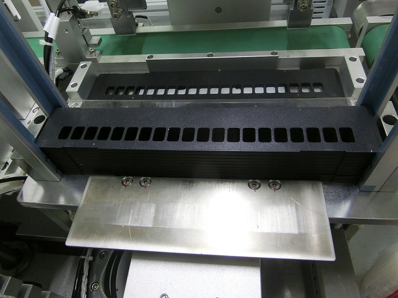 深圳點膠機(jī)廠家