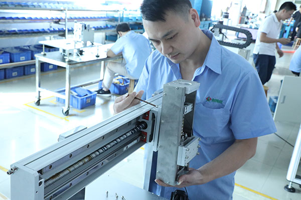 深圳自動(dòng)點(diǎn)膠機(jī)廠家