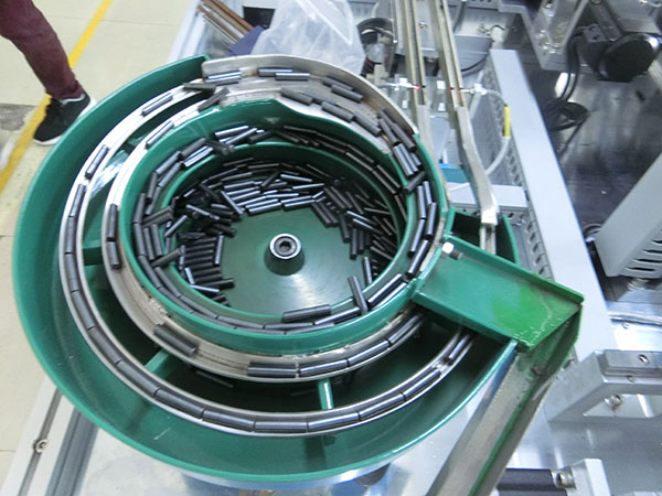 自動(dòng)電感線圈變壓器組裝機(jī)磁芯