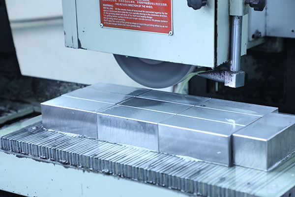 半自動(dòng)點(diǎn)膠機(jī)廠家