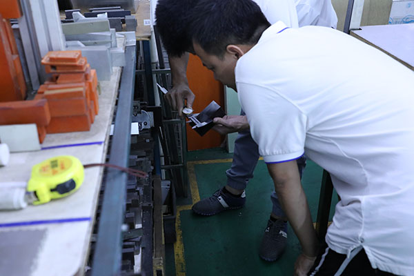 自動點膠機生產廠家價格