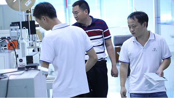 求購全自動點膠機