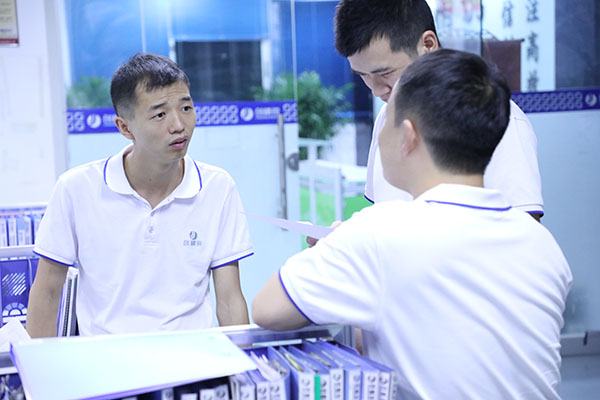 全自動三軸點(diǎn)膠機(jī)廠家